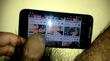 Preview 3 of White Bang - Trato de poner porno con el pene pero mis gotas de semen impiden