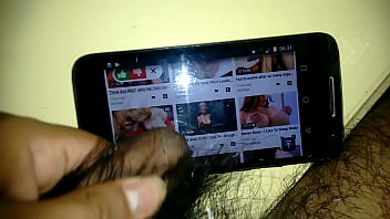 Preview 1 of White Bang - Trato de poner porno con el pene pero mis gotas de semen impiden