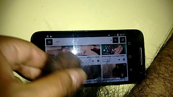 Preview 4 of White Bang - Trato de poner porno con el pene pero mis gotas de semen impiden