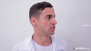 Preview 1 of 2 Cocks In 1 Pussy - Comi o Medico - HOTBOYS