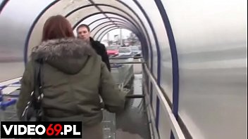 Preview 1 of Xxsekse 17 - Polskie porno - Podrywacze pomagają w robieniu zakup&oacute_w