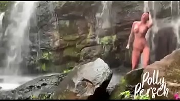Preview 4 of Xxx Com Mobies - Polly na cachoeira