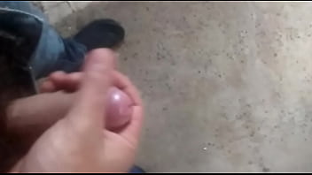 Preview 1 of Bog Tatas - Tocando aquela punhetinha no banheiro