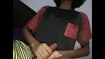 Preview 3 of Barzzra Com - Tocando uma escondida no quarto da sogra,  enquanto ela estava na cozinha