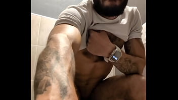 Preview 3 of Mo Boy5 - &quot_&iquest_Por qu&eacute_ no combinar ejercicio con un poco de diversi&oacute_n?&quot_