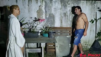 Preview 1 of Sylvia Kristel Pussy - O jardineiro Big Macky n&atilde_o resistiu e fodeu gostoso a mulher do patr&atilde_o * Estrelando Fada Mel