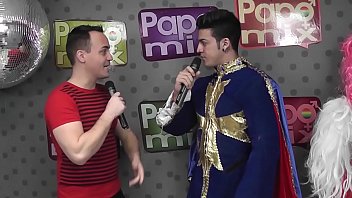 Preview 1 of Gural Dog Sex Fucing - Gogoboy Michell Santos no PapoMix - Exibido em junho de 2016