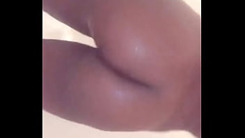 Preview 1 of Thamana Xxx Photo - Slim Chocolate shaking dat ass for me