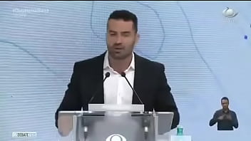 Preview 2 of First Juli Xx - Mam&atilde_e Falei cuspindo fatos no debate