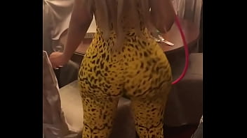 Preview 1 of Mom Neighbor Amature Blowjob - Morena rabuda show big booty with leopard clothing