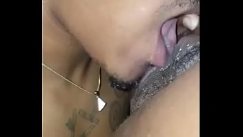 Preview 4 of Curvy Hot Porn - L&egrave_che sa Chatte jusqu&#039_&agrave_ ce qu&#039_elle pisse de plaisir