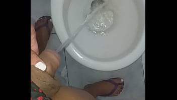 Preview 1 of Forced Culkold - Pra quem gosta de uma mijada gostosa