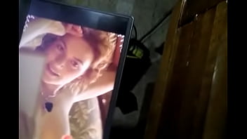 Preview 2 of Posho Sex - Me masturbo con imagenes de  Kate Winslet