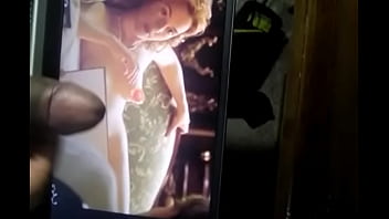 Preview 1 of Posho Sex - Me masturbo con imagenes de  Kate Winslet