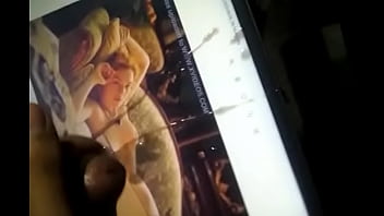Preview 4 of Posho Sex - Me masturbo con imagenes de  Kate Winslet