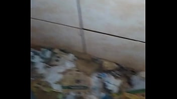 Preview 1 of Daru Pee Ke Xxx Video - Travesti chupando novinho pauzudo de Barretos no terreno abandonado