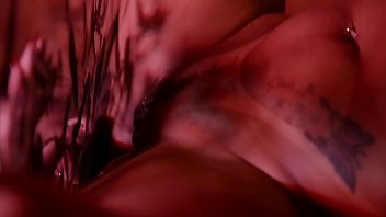 Preview 4 of Foot Bdsm Bisex - GIOVANA BOMBOM EM UM MENAGE L&Eacute_SBICO QUENTE COM DUAS GOSTOSAS TATUADAS