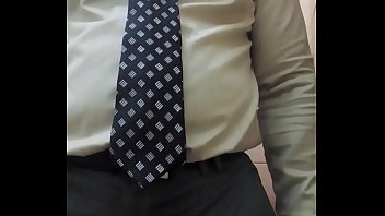 Preview 1 of Brutal Beg - executivo da uma aliviada no trabalho
