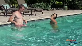 Preview 1 of Dogging Facial Homemade - Loirinho pegou o amigo no banho e os dois foderam gostoso