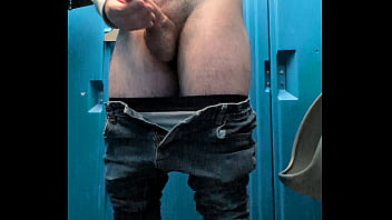 Preview 1 of Www Xse Video Xxx Hausa - Heimlich auf der mobilen Toilette wichsen