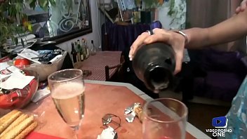 Preview 2 of Www Xxx Videos Sister Com Rap - Il paye sa pizza en offrant le cul de sa femme au livreur