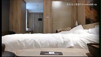 Preview 2 of Mariya Masha Babko - 千元才能约出来的高颜值气质外围大美女碰一下就受不了，衣服不脱就搞起来，骚女还说射给我好多水连干2炮 对白淫荡