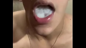 Preview 2 of Air Flying - leitinho quente na boca