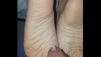 Preview 4 of Fidelity 33 - Me vengo en sus pies