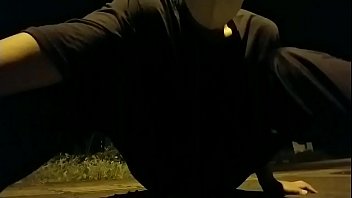 Preview 1 of Deloves - 夜中の公園で露出配信オナニー[1/2] 2020.10.02