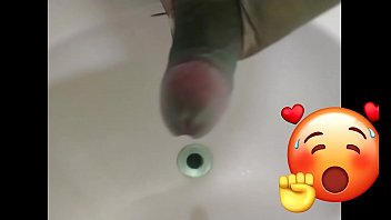 Preview 2 of Husband Sun - AQUELA PUNHETA COM GOZADA NA PIA DO BANHEIRO