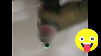 Preview 1 of Husband Sun - AQUELA PUNHETA COM GOZADA NA PIA DO BANHEIRO