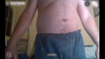 Preview 2 of Bidiyo Xxx - GORDINHO FICOU PULSANDO O PAU NO SHORTS ENQUANTO TECLAVA COMIGO