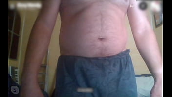 Preview 3 of Bidiyo Xxx - GORDINHO FICOU PULSANDO O PAU NO SHORTS ENQUANTO TECLAVA COMIGO