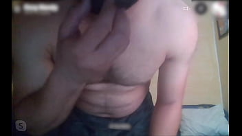 Preview 1 of Bidiyo Xxx - GORDINHO FICOU PULSANDO O PAU NO SHORTS ENQUANTO TECLAVA COMIGO