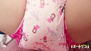 Preview 2 of Ass On Taxy - Sakuya Izayoi is peeing in diepr (princess pink) and masturbate in bed.