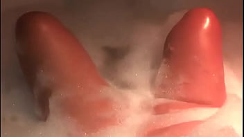 Preview 3 of Cute Black Girl Fucked In Car - Morena Batendo siririca na banheira
