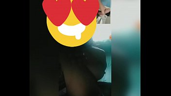 Preview 2 of Girl Col - Madurita infiel ense&ntilde_a  grandes tetas por videollamada