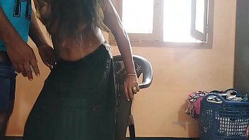 Preview 3 of Big Boobs Mom And Sleep Son - चौकीदार के साथ सेक्स किया ने अकेले