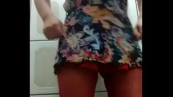 Preview 1 of Mom San X Vidio - Coroa se mostrando no banheiro