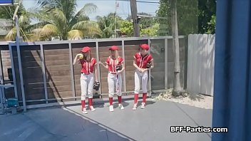 Preview 1 of Xvideoses Japoneses Xx Filmeses - Baseball cuties riding my cock in foursome