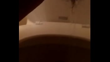 Preview 3 of Mom Teen Films - Panocha peluda en el ba&ntilde_o meando