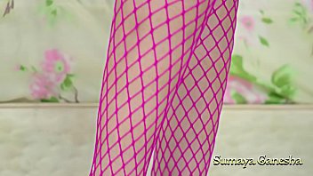 Preview 1 of Mom Teach Sex And Family - Sumaya Ganesha d&aacute_ gostoso para Frotinha Porn Star,  s&oacute_ anal,  uma del&iacute_cia.