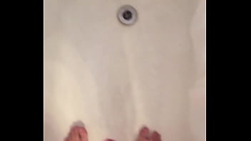 Preview 2 of Uvodni 1 - Argentino se hace la paja,  se masturba en la ducha y tira mucha leche