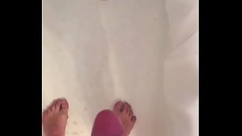 Preview 4 of Uvodni 1 - Argentino se hace la paja,  se masturba en la ducha y tira mucha leche