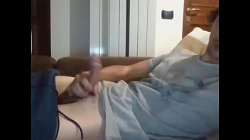 Preview 2 of Carmen Valantina Mom - hetero joven caliente haci&eacute_ndose paja
