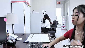 Preview 1 of Phim S Bu Vu - Pervy boss ripping open the employees pantyhoses