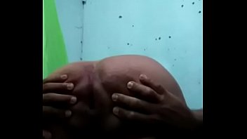 Preview 1 of Sileepingli Officiya Mom - Chamada de v&iacute_deo com o novinho do grupo