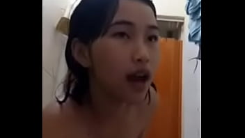 Preview 4 of Pusy Lick - Em g&aacute_i nứng lồn trong l&uacute_c tắm