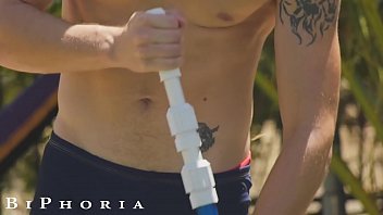 Preview 1 of Fotze Tief Besamt - BiPhoria - Pool Boy&#039_s Horny GF Initiates Threesome With His Boss