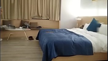 Preview 2 of Romantic Focking - 91大神深夜叫小姐服务，叫了一对母女，却来了一对姐妹花，精品一线二线良家少妇白领兼职 凤楼探花修车推特@tanhuaziyuan。